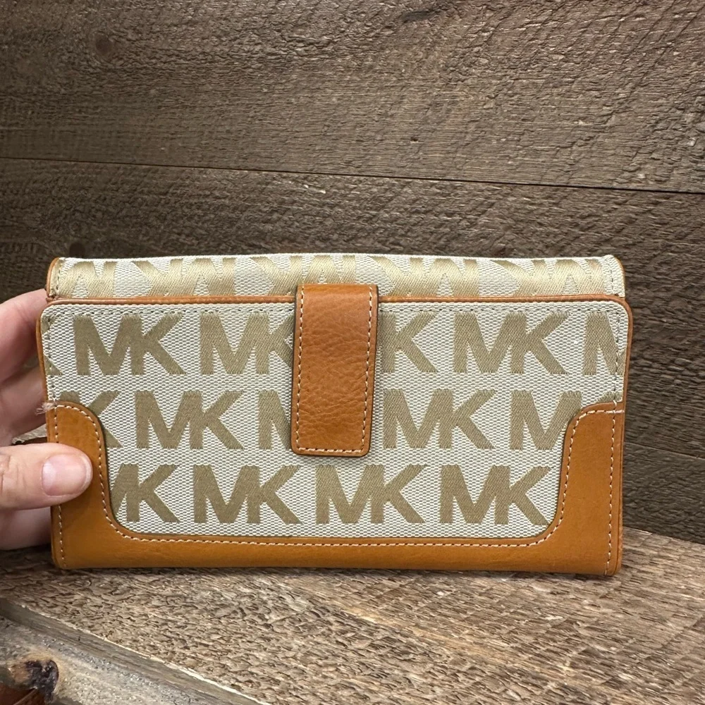 Michael Kors Jet Set Trifold Wallet – Camel Leather & Signature MK Canvas